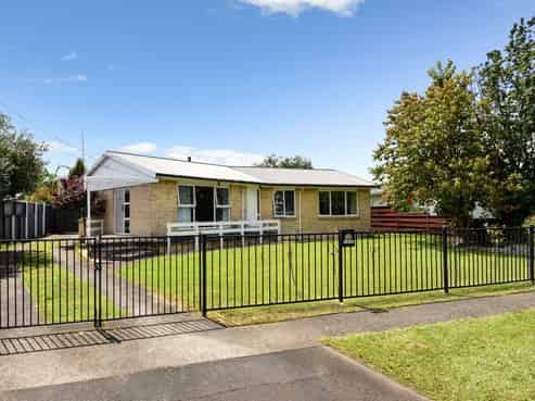 12 Paulette Place, Queenwood