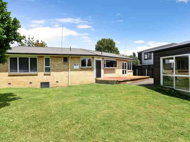 12 Paulette Place, Queenwood