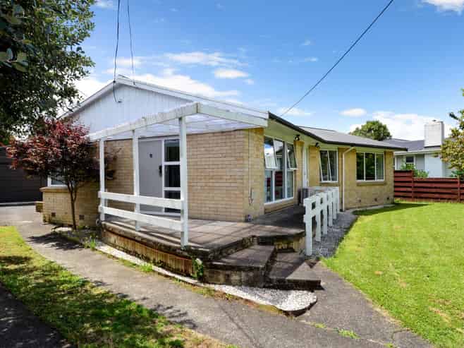 12 Paulette Place, Queenwood