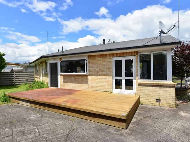 12 Paulette Place, Queenwood