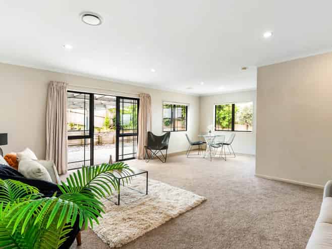 31 Saralee Drive, Manurewa