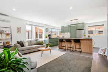 1105 High Street, Taita