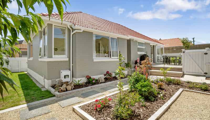 1105 High Street, Taita