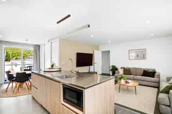 1105 High Street, Taita