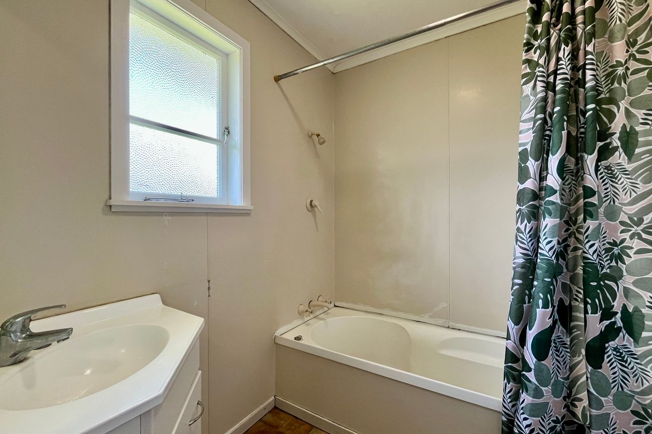 All Offers considered!! Water Inclusive! - Altro