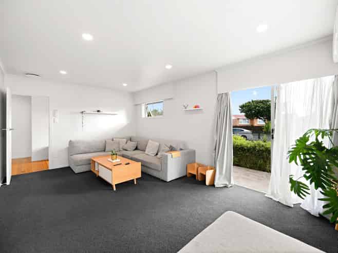 30 Rhonda Avenue, Deanwell