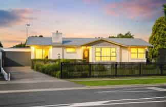 30 Rhonda Avenue, Deanwell