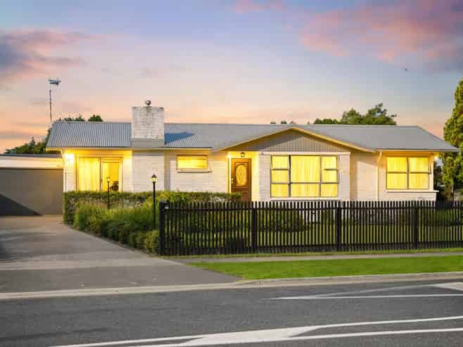 30 Rhonda Avenue, Deanwell