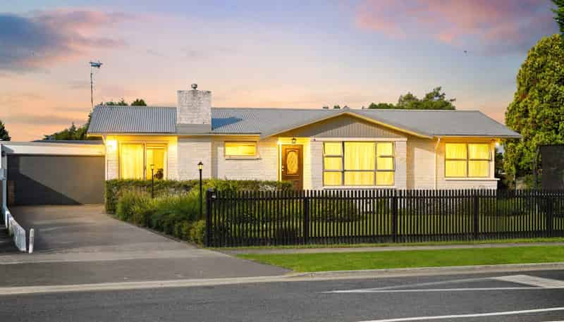 30 Rhonda Avenue, Deanwell