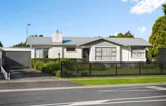 30 Rhonda Avenue, Deanwell