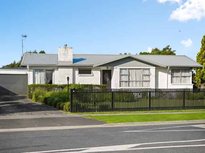 30 Rhonda Avenue, Deanwell