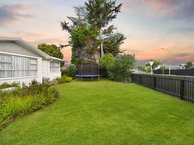 30 Rhonda Avenue, Deanwell