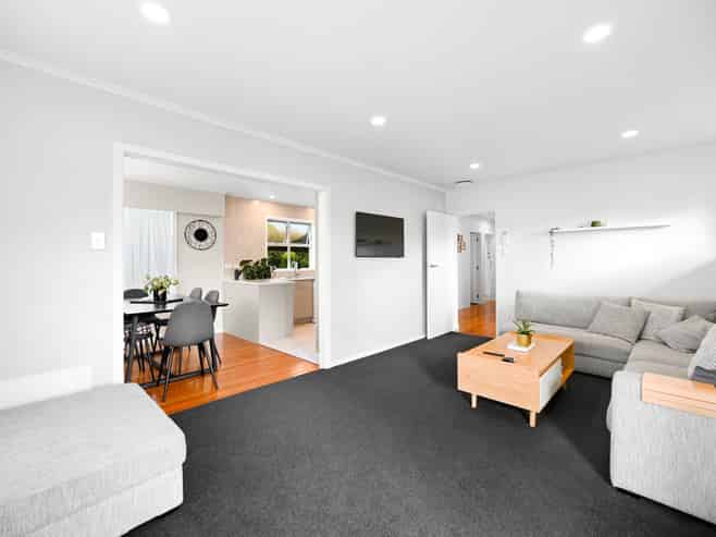 30 Rhonda Avenue, Deanwell