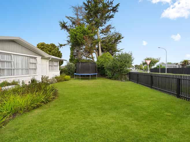 30 Rhonda Avenue, Deanwell