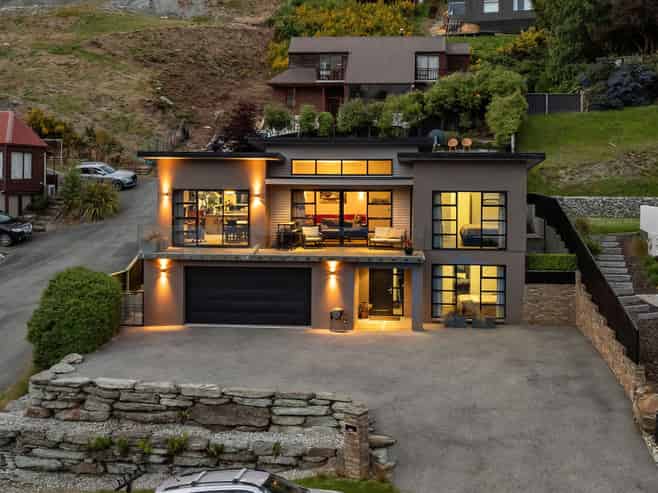 70 Wynyard Crescent, Fernhill