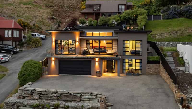 70 Wynyard Crescent, Fernhill