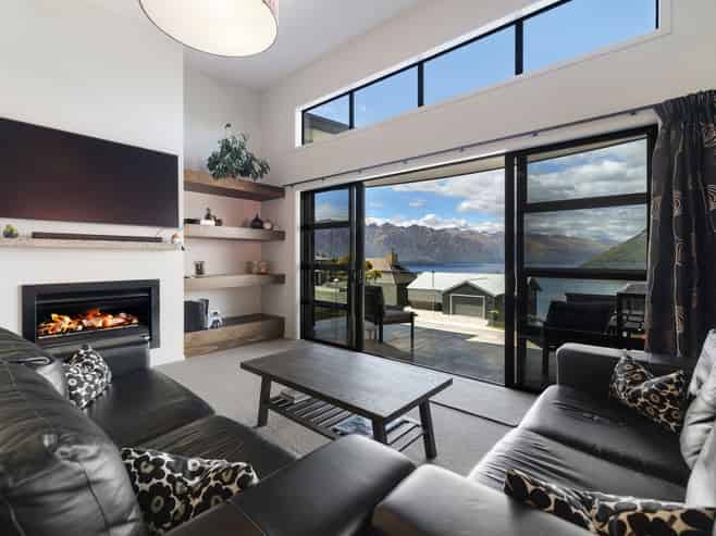 70 Wynyard Crescent, Fernhill