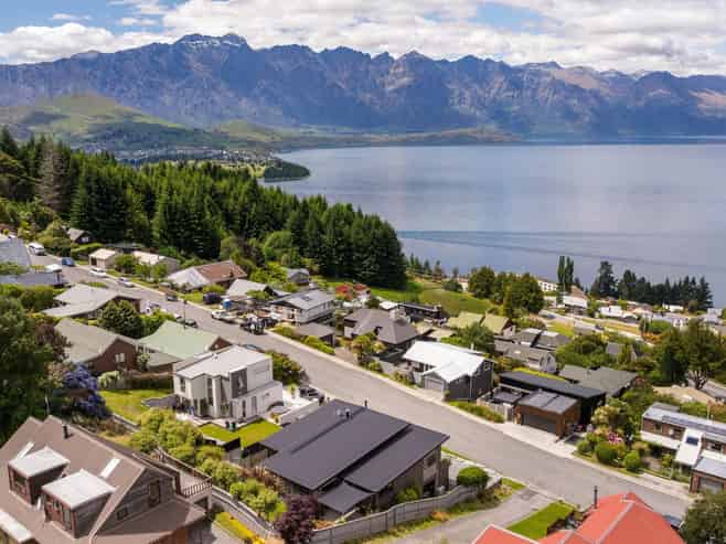 70 Wynyard Crescent, Fernhill