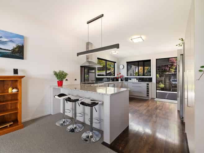 70 Wynyard Crescent, Fernhill