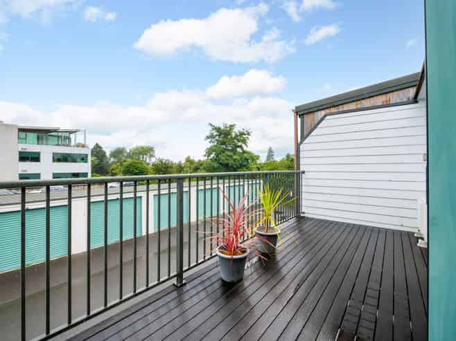 8/11 Bryce Lane, Hamilton Central