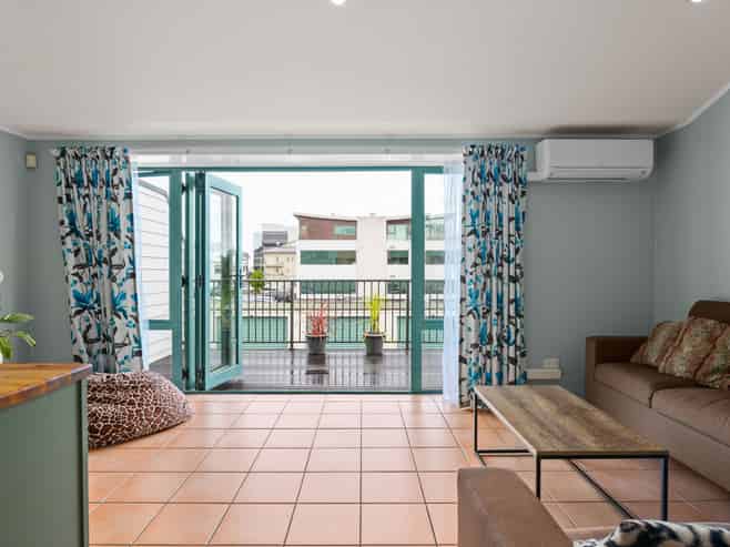 8/11 Bryce Lane, Hamilton Central