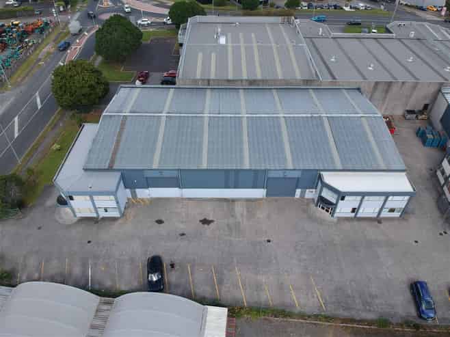 Road Front 1,089sqm Warehouse with Container Drop