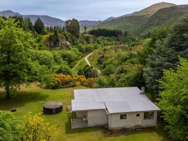 17 Whitechapel Road, Arrow Junction