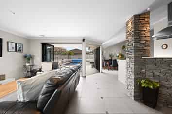 21 Raddington Way, Huntington