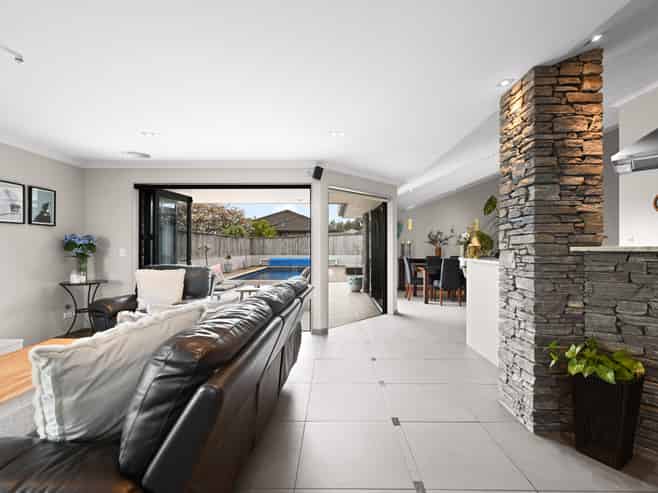 21 Raddington Way, Huntington