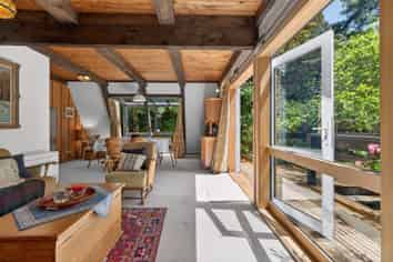 8 Tiniroa Grove, Silverstream