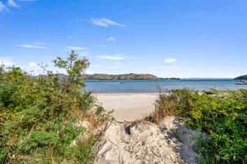 911 Harington Point Road, Harington Point