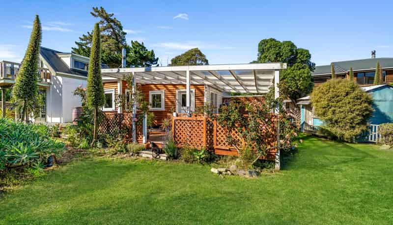 911 Harington Point Road, Harington Point