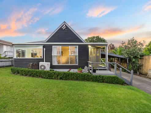 32 Taioma Crescent, Te Atatu Peninsula