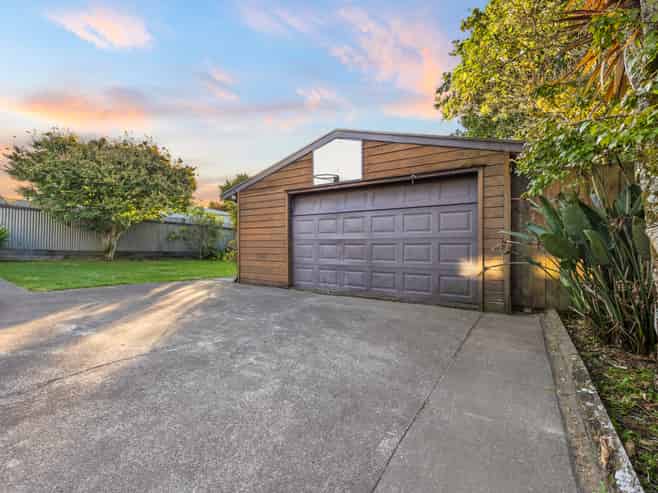 32 Taioma Crescent, Te Atatu Peninsula