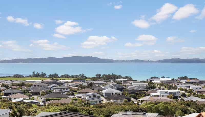 21 Liberty Crescent, Beachlands