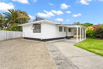 8 Ferry Road , Waipu