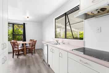 8 Ferry Road , Waipu