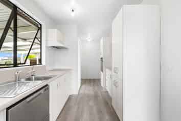 8 Ferry Road , Waipu