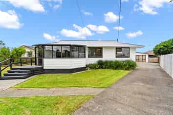 8 Ferry Road , Waipu