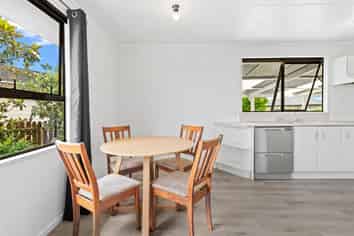 8 Ferry Road , Waipu