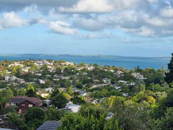 18/929-933 East Coast Road, Torbay