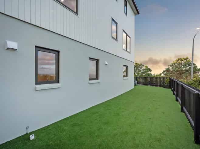 18/929-933 East Coast Road, Torbay