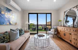 19/929-933 East Coast Road, Torbay