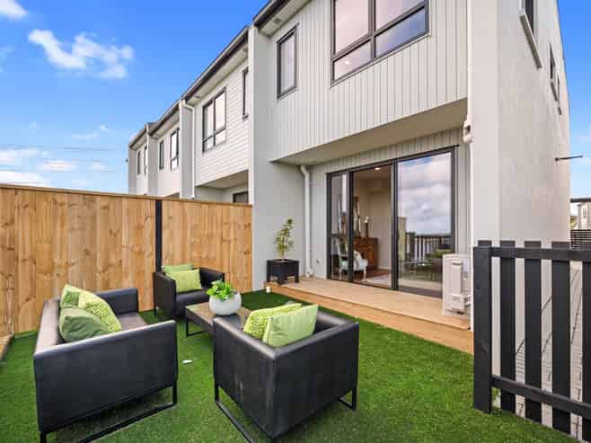 19/929-933 East Coast Road, Torbay