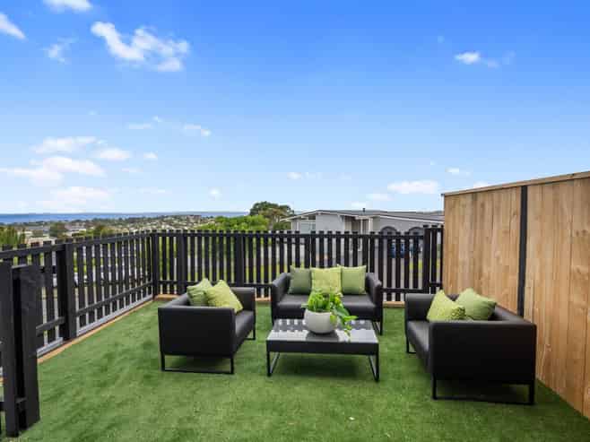 19/929-933 East Coast Road, Torbay