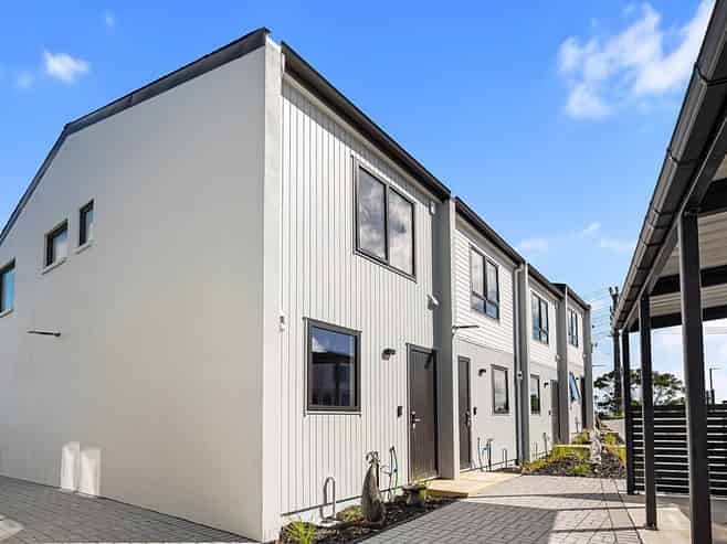 19/929-933 East Coast Road, Torbay