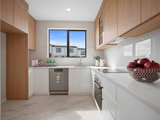 23/929-933 East Coast Road, Torbay