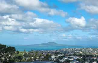 23/929-933 East Coast Road, Torbay