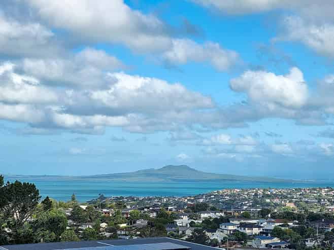 23/929-933 East Coast Road, Torbay