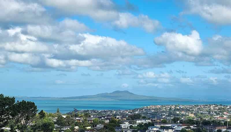 23/929-933 East Coast Road, Torbay